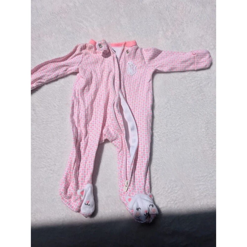 Carter’s Pink Cat Footed Sleeper – Newborn
Pink